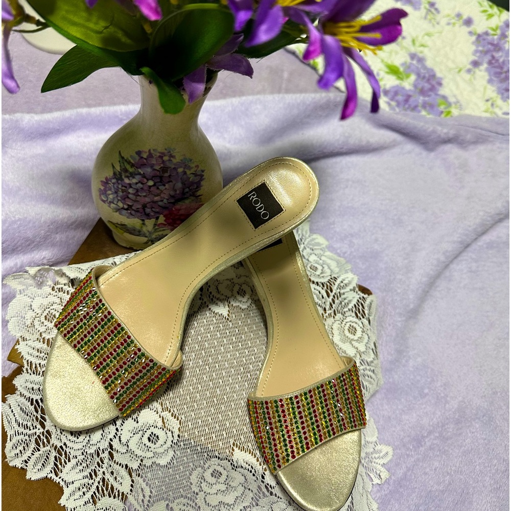 Rodo size 38 summer  like new beautiful glittering stones with gold foil toe